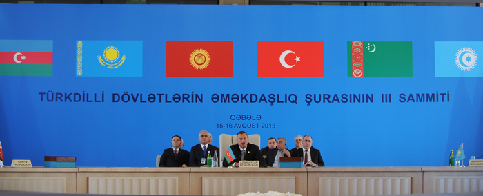 Azerbaijani president proposes holding joint exhibition of tourism potential of Turkic-speaking countries (PHOTO)