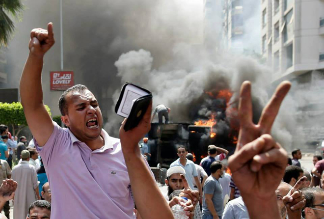 Crackdown on protest in Cairo as new law comes into effect