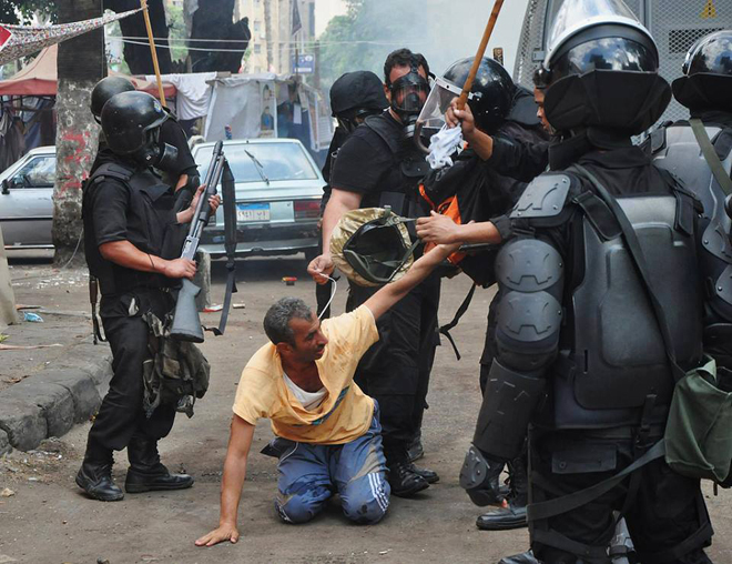 Число жертв столкновений демонстрантов с силовиками в Каире достигло 41
