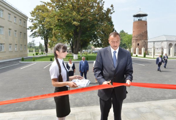 Президент Азербайджана принял участие в открытии нового здания средней школы в селе Бахматли Загатальского района (ФОТО)