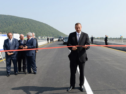 Президент Азербайджана принял участие в открытии участка реконструируемой автодороги Шеки-Гах-Загатала (ФОТО)