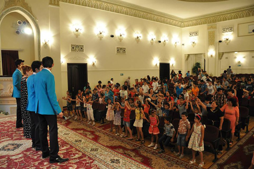 Айбениз Гашимова представила концертную программу для воспитанников школ-интернатов Баку (фото)