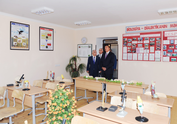 Ильхам Алиев ознакомился с состоянием  школы в пос. Бузовна после капремонта и принял участие в церемонии открытия нового учебного корпуса (ФОТО)