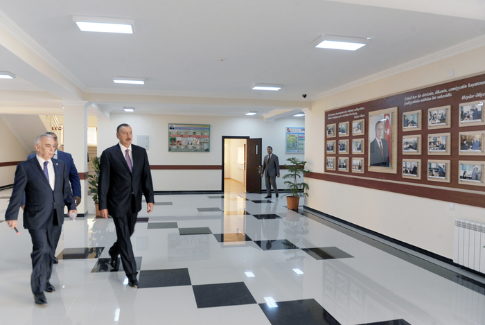 Ильхам Алиев ознакомился с состоянием  школы в пос. Бузовна после капремонта и принял участие в церемонии открытия нового учебного корпуса (ФОТО)