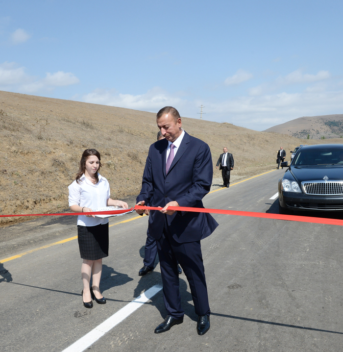 İlham Əliyev Yardımlı-Deman-Arvana avtomobil yolunun 20 kilometrlik hissəsinin açılışında iştirak edib (FOTO)