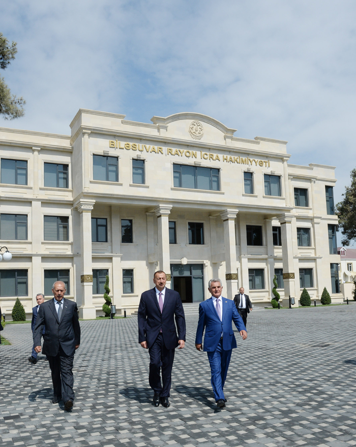 Ильхам Алиев ознакомился с условиями в новом здании Исполнительной власти Билясуварского района (ФОТО)