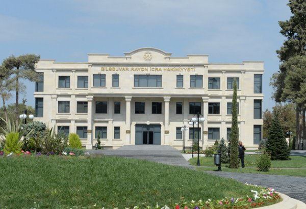 Ильхам Алиев ознакомился с условиями в новом здании Исполнительной власти Билясуварского района (ФОТО)
