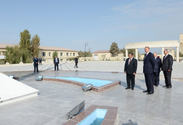 Azerbaijani President familiarizes with conditions created on Flag Square in Salyan (PHOTO)