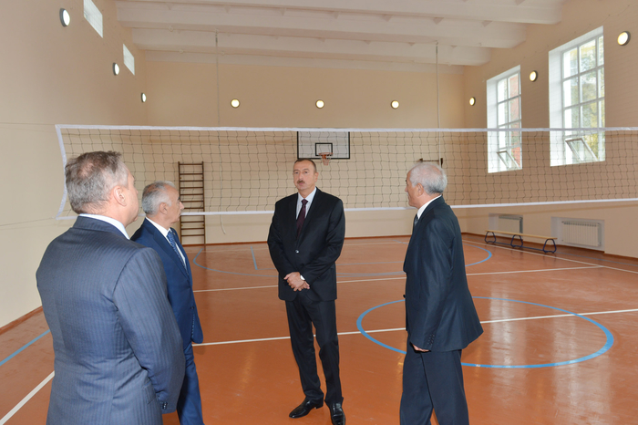 President Ilham Aliyev inspects two remodeled schools in Baku (PHOTO)