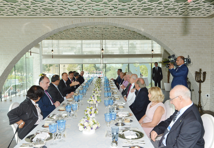 От имени Президента Ильхама Алиева дан обед в честь участников Подготовительной встречи высокого уровня
