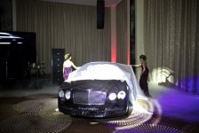 В Баку представлен люксовый седан Bentley Flying Spur (ФОТО)