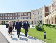 Президент Ильхам Алиев ознакомился с Шамкирским филиалом Бакинской Оксфордской школы (ФОТО)