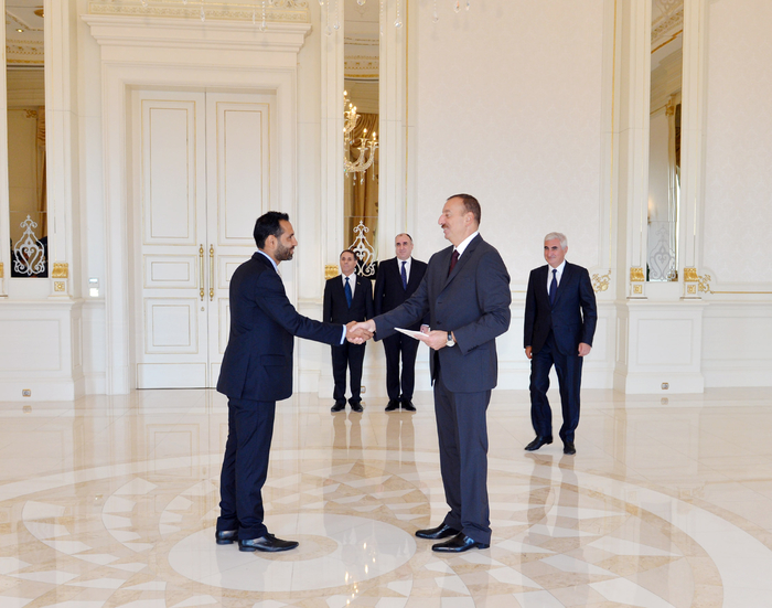 Президент Азербайджана принял верительные грамоты послов Судана и Великобритании (версия 2)