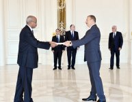 Президент Азербайджана принял верительные грамоты послов Судана и Великобритании (версия 2)
