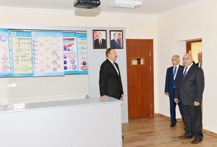 Президент Азербайджана ознакомился с состоянием зданий двух школ в Хатаинском районе Баку после реконструкции (ФОТО)