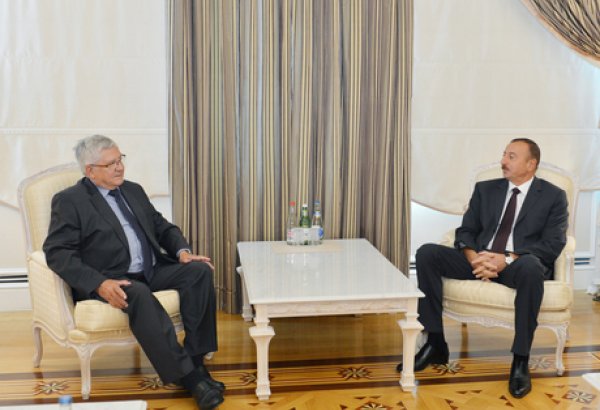 Azerbaijani President receives French parliamentarians