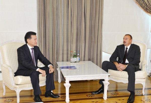 Azerbaijani President receives President of World Chess Federation
