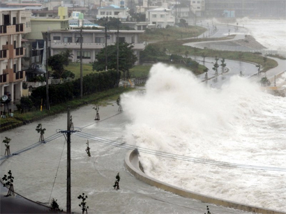 В Японии 18 человек пострадали из-за тайфуна "Трами"