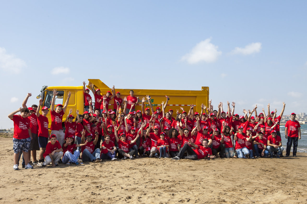 Mardakan Beach cleaned from waste in frames of International Coastal Cleanup Day (PHOTO)