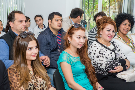 Известные исполнители из Кубы, Казахстана и Таджикистана встретились с коллективом школы имени Бюльбюля (фото)