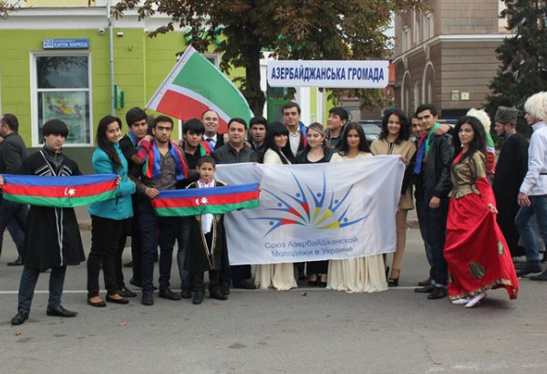 Азербайджанская культура и кухня представлена на фестивале "Єдина родина - моя Україна" (фото)