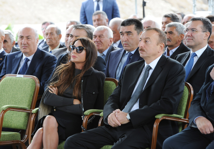 Президент Азербайджана и его супруга приняли участие в церемонии открытия ряда крупных объектов в Шабранском районе (ФОТО)