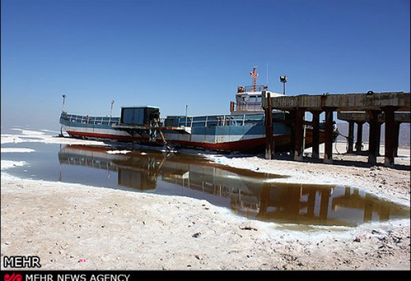 Высыхающее озеро Урмия стало источником песчаных бурь в Иране