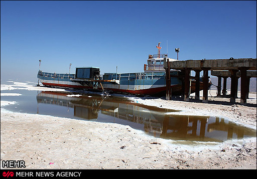 Высыхающее озеро Урмия стало источником песчаных бурь в Иране