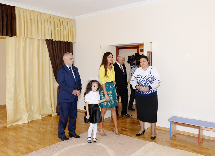 Мехрибан Алиева ознакомилась с условиями, созданными после капремонта в двух яслях-детсадах в Хатаинском районе Баку (ФОТО)