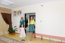 Мехрибан Алиева ознакомилась с условиями, созданными после капремонта в двух яслях-детсадах в Хатаинском районе Баку (ФОТО)