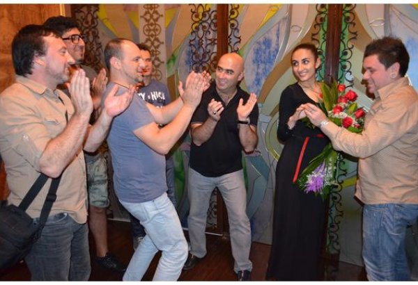 Украинский режиссер сделал любимой предложение в самом необычном ресторане Баку (фото)