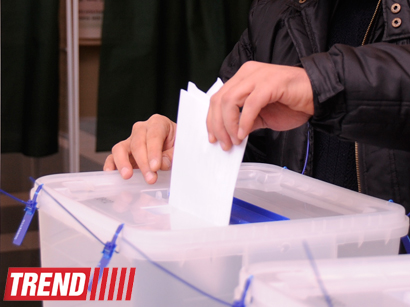 Polling station at Turkmen embassy in Baku opened
