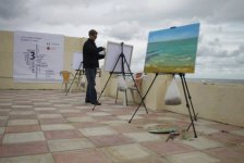 "Под открытым небом" - пленэр и выставка на берегу Каспийского моря Сумгайыта (фото)