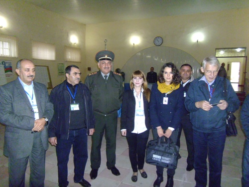 В Азербайджане международные наблюдатели ознакомились в исправительном учреждении с подготовкой к голосованию на президентских выборах (ФОТО)