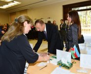 Azerbaijani President and his spouse cast votes at presidential election (UPDATE) (PHOTO)