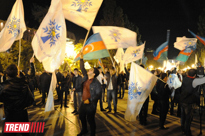 Правящая партия Азербайджана отмечает победу Ильхама Алиева на президентских выборах (ФОТО)