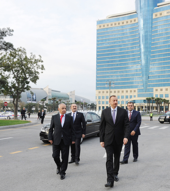 Ильхам Алиев ознакомился с условиями, созданными в двухэтажной подземной парковке на пр. Нефтяников в Баку (ФОТО)