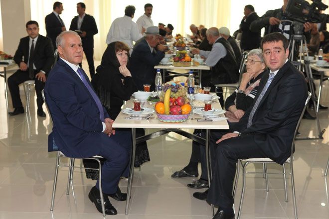 Жителей дома престарелых в Баку поздравили с  Гурбан байрамы (ФОТО)