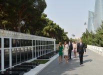 Президент Ильхам Алиев вместе с членами семьи почтил память общенационального лидера Гейдара Алиева, а также посетил Шехидляр хиябаны (ФОТО)
