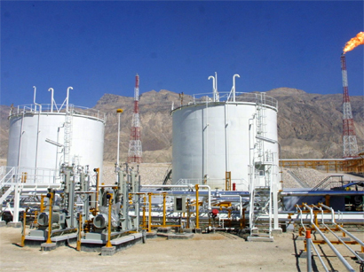 İran'da günlük petrol hasilatı hacmi 3,5 milyon varili aştı