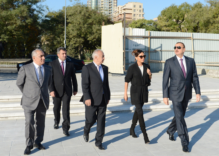 Prezident İlham Əliyev və xanımı yeni salınan Dədə Qorqud parkında görülən işlərlə tanış olublar (FOTO)