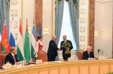 Azerbaijani President Ilham Aliyev: CIS countries linked by historical roots (PHOTO)