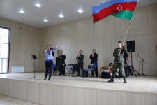 Азерин выступила с патриотическим концертом в Баку (фото)