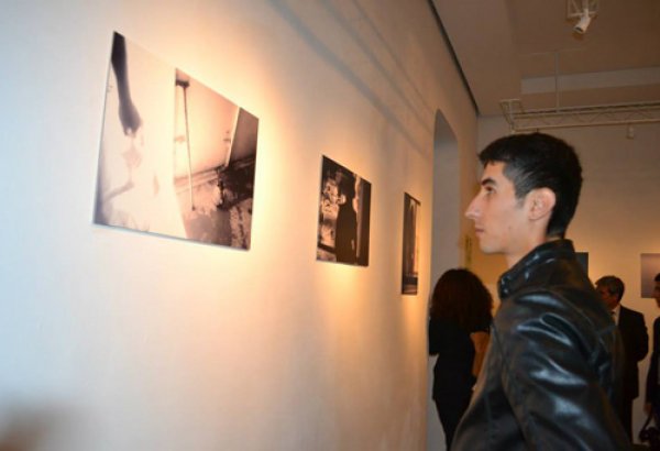 В Баку проходит выставка "Erleichda" (фото)
