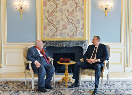 Президент Азербайджана Ильхам Алиев встретился с IX Президентом Турции Сулейманом Демирелем
