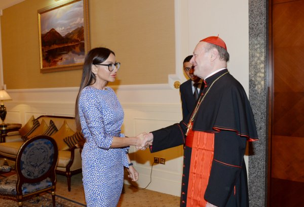 Heydar Aliyev Foundation president Mehriban Aliyeva meets president of Pontifical Council for Culture (PHOTO)