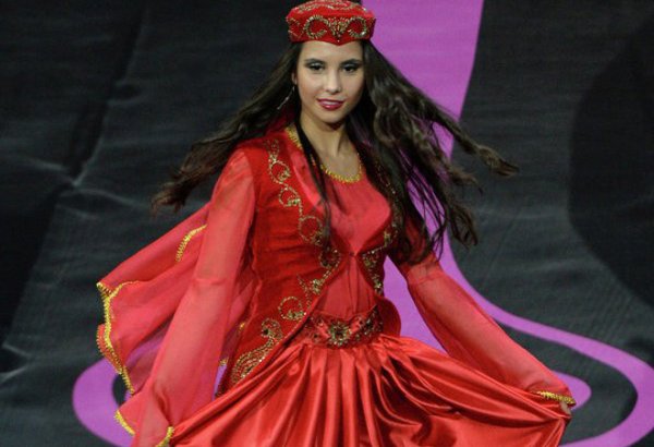 Айсель Манафова приняла участие в шоу национальных костюмов "Мисс Вселенная" (фото)