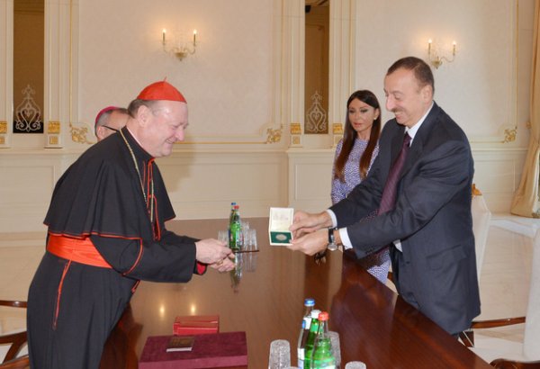 Ильхам Алиев удостоен медали Medalla Sede Vacante за заслуги в развитии связей между Азербайджаном и Ватиканом (ФОТО)