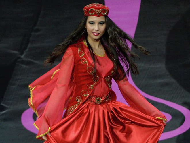 Айсель Манафова приняла участие в шоу национальных костюмов "Мисс Вселенная" (фото)