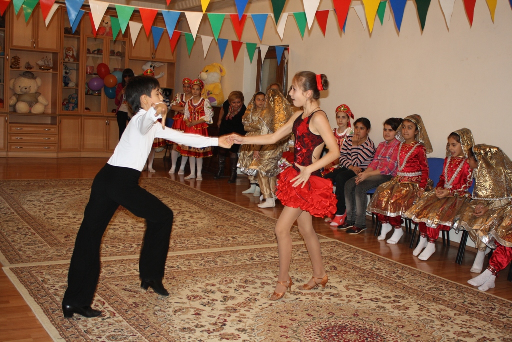 В одном из детских домов Баку преподают русский язык и изобразительное искусство (ФОТО)